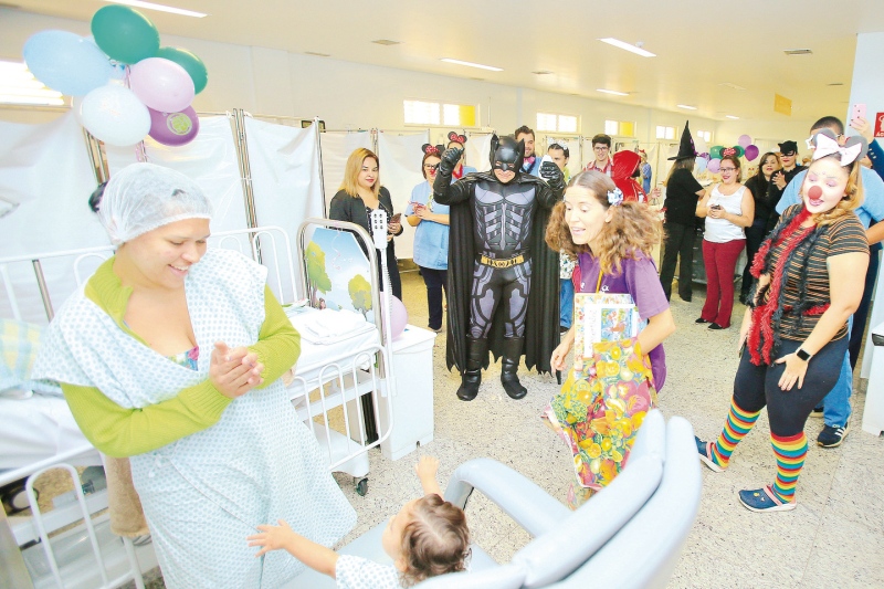 Voluntários levam alegria a pequenos pacientes em hospital de Aparecida de Goiânia