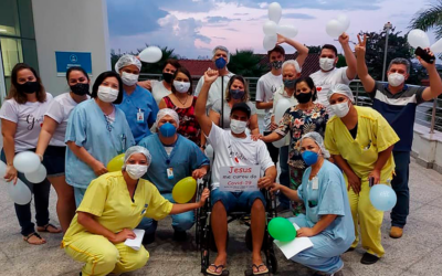 Paciente comemora alta hospitalar após vencer a Covid-19 no HMAP